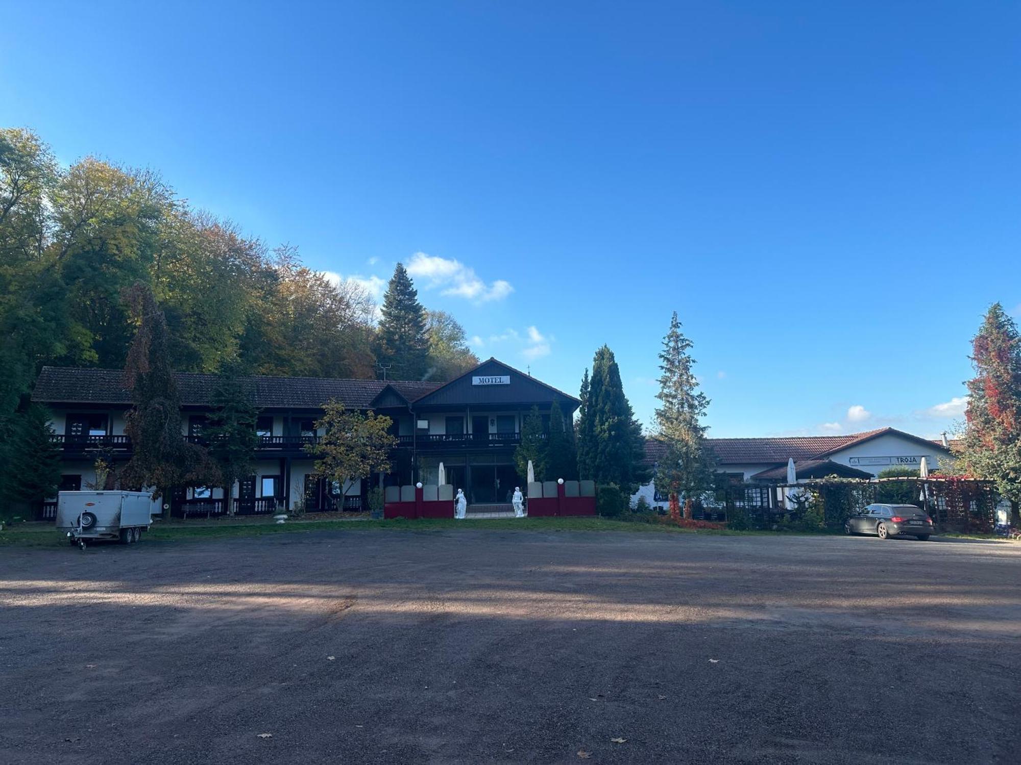 Motel Zur Festwiese Gierstädt Exterior photo