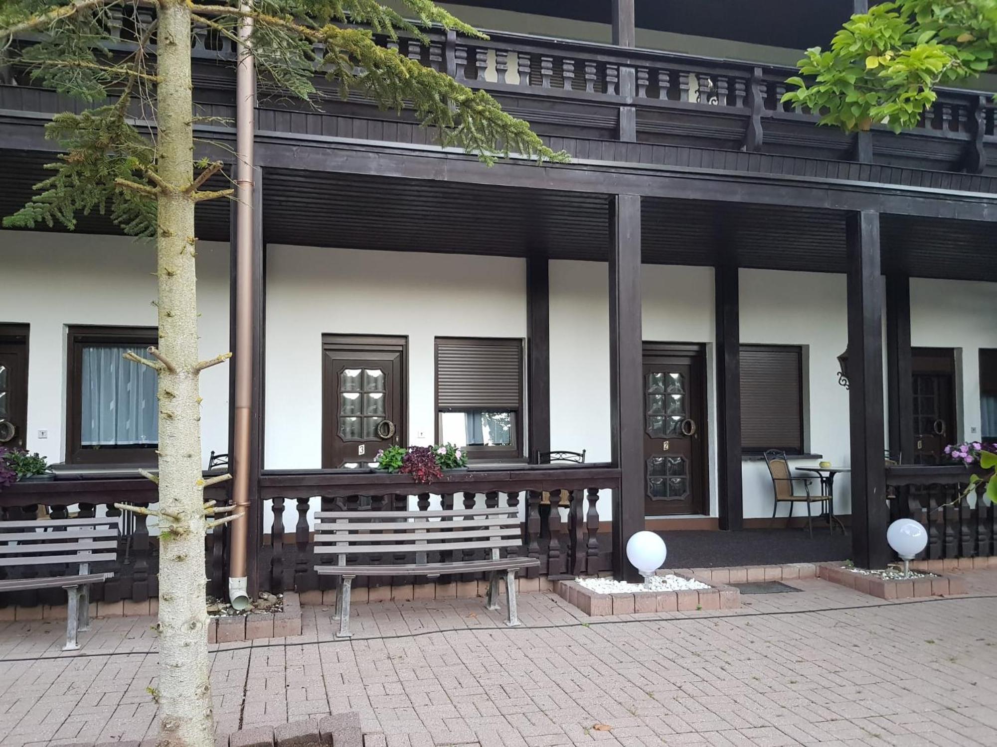 Motel Zur Festwiese Gierstädt Exterior photo