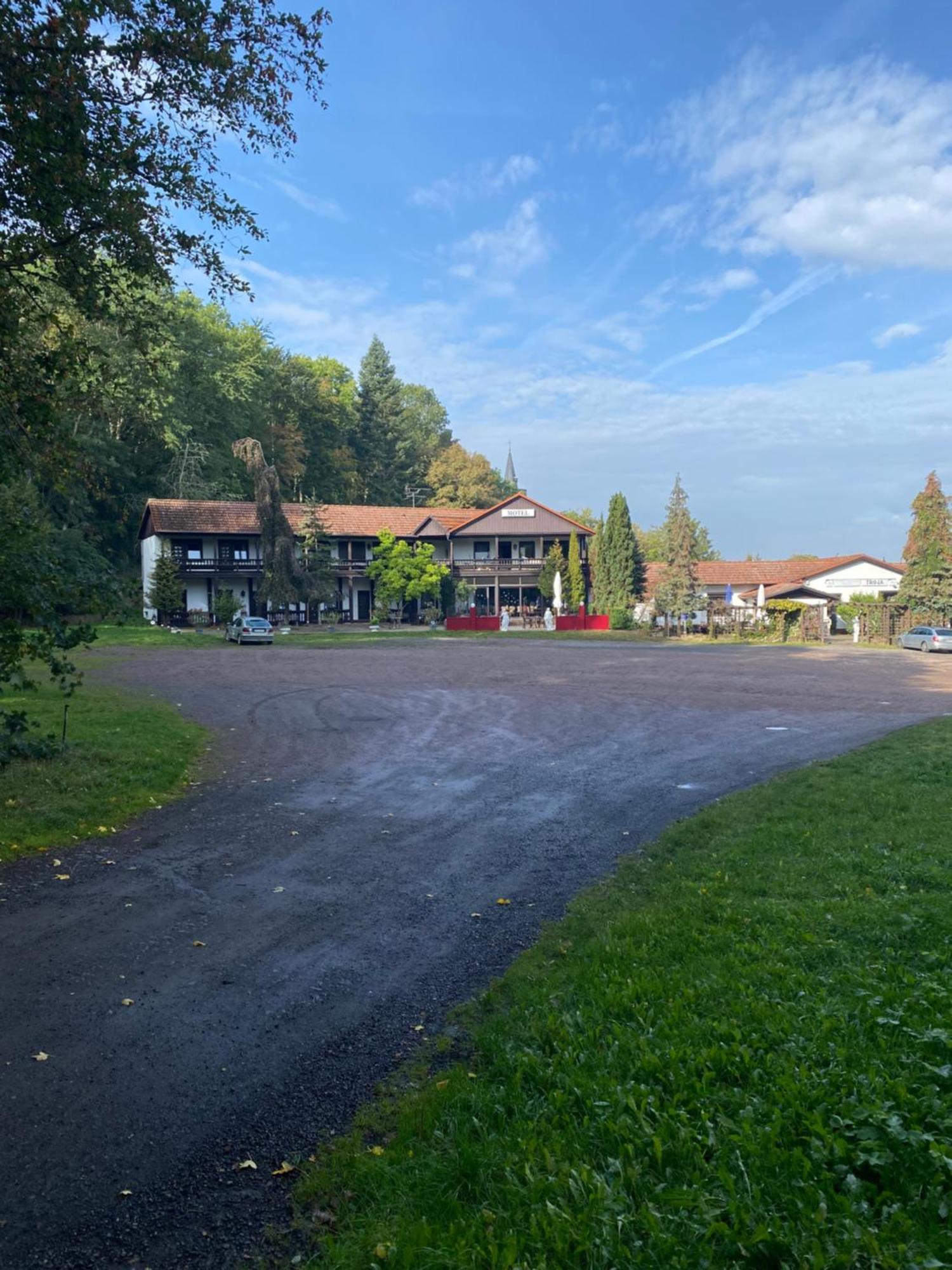 Motel Zur Festwiese Gierstädt Exterior photo