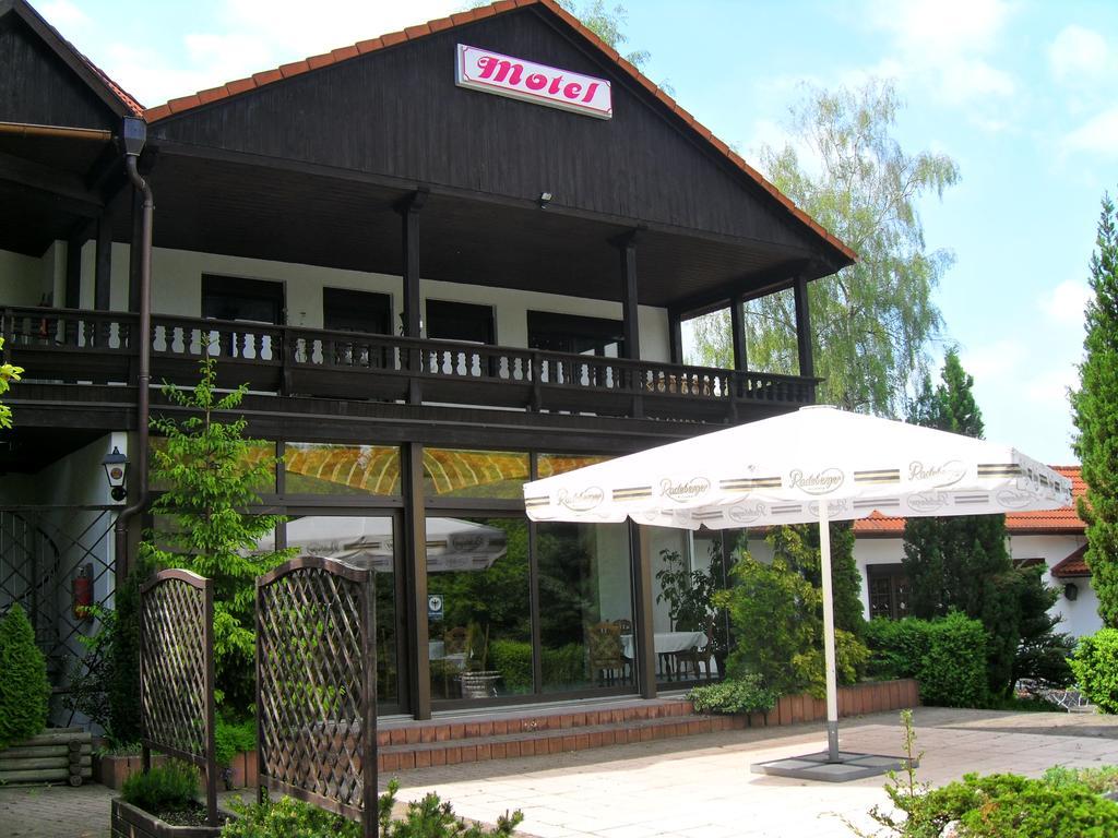Motel Zur Festwiese Gierstädt Exterior photo