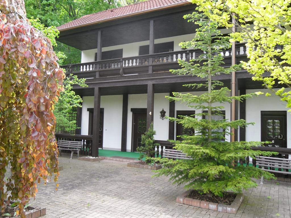 Motel Zur Festwiese Gierstädt Exterior photo
