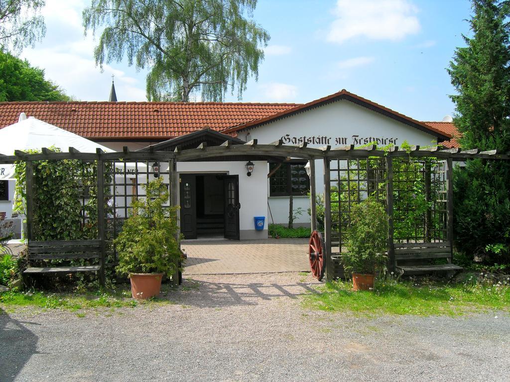 Motel Zur Festwiese Gierstädt Exterior photo