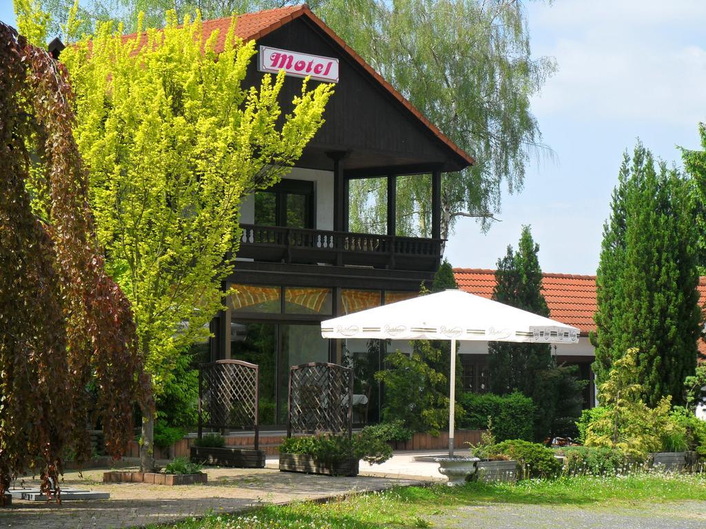 Motel Zur Festwiese Gierstädt Exterior photo
