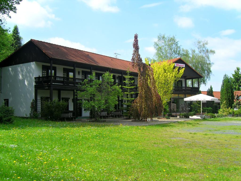 Motel Zur Festwiese Gierstädt Exterior photo