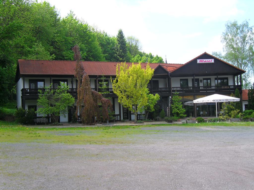 Motel Zur Festwiese Gierstädt Exterior photo