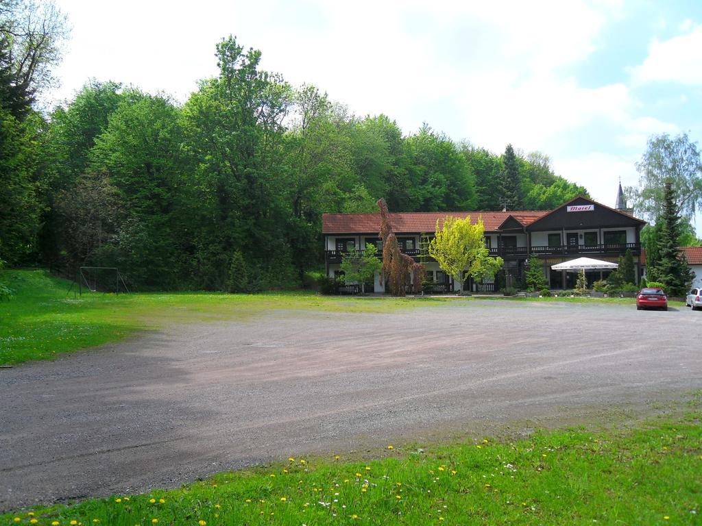 Motel Zur Festwiese Gierstädt Exterior photo