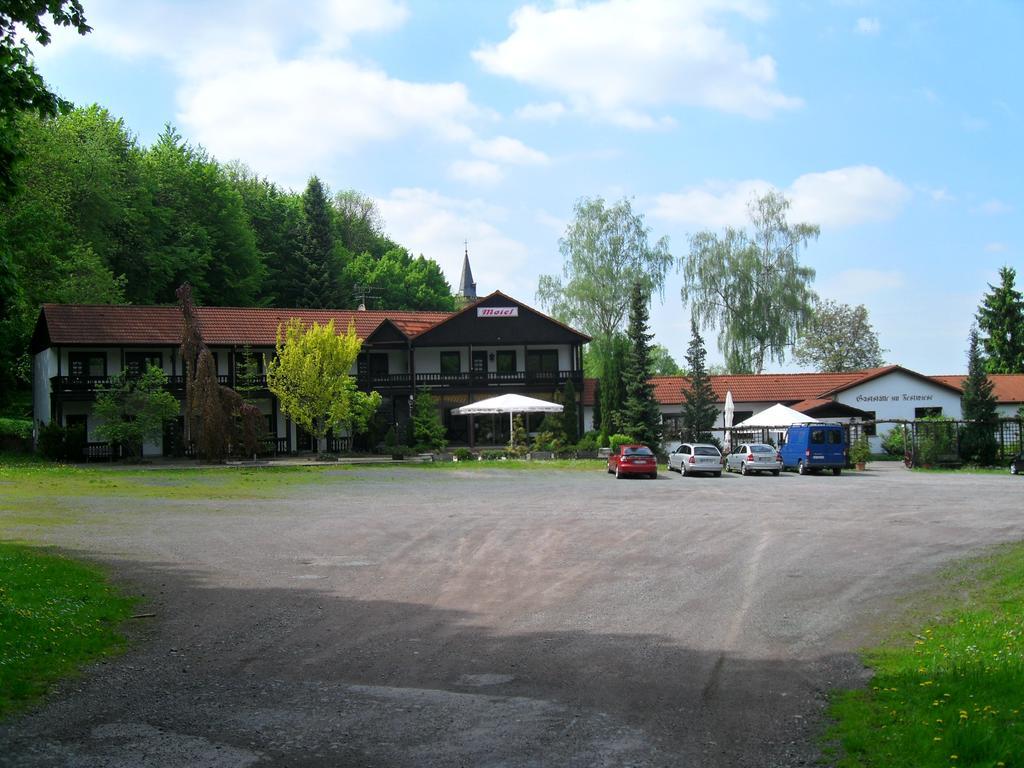 Motel Zur Festwiese Gierstädt Exterior photo